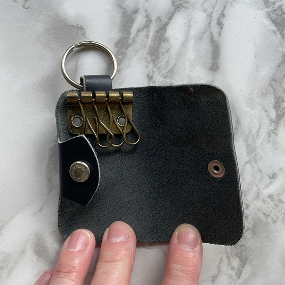 Vintage VIA RAIL key holder keychain / keyring - Picture 4 of 5